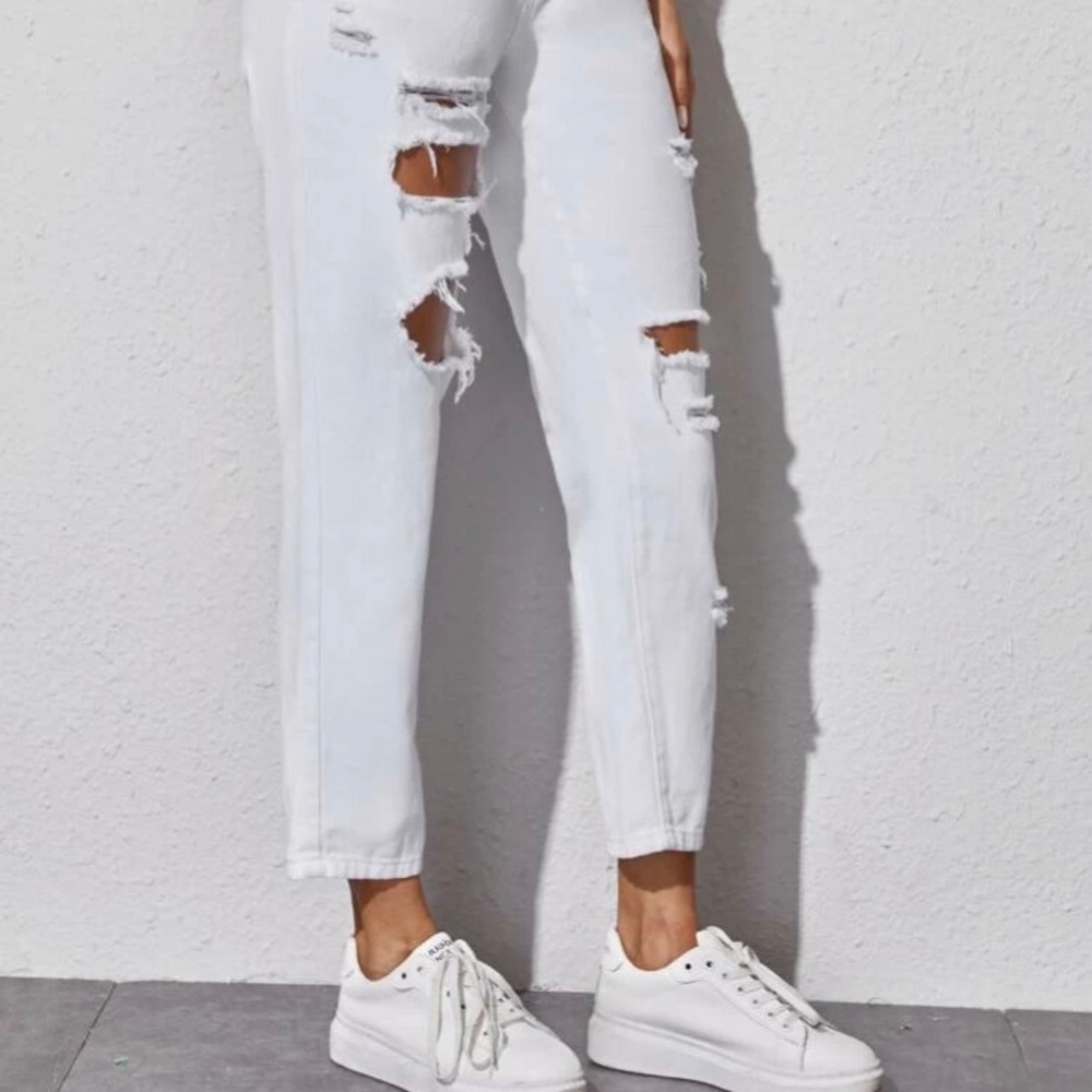 NWOT Shein White Distressed Cutout Mom Jeans - Picture 4 of 5